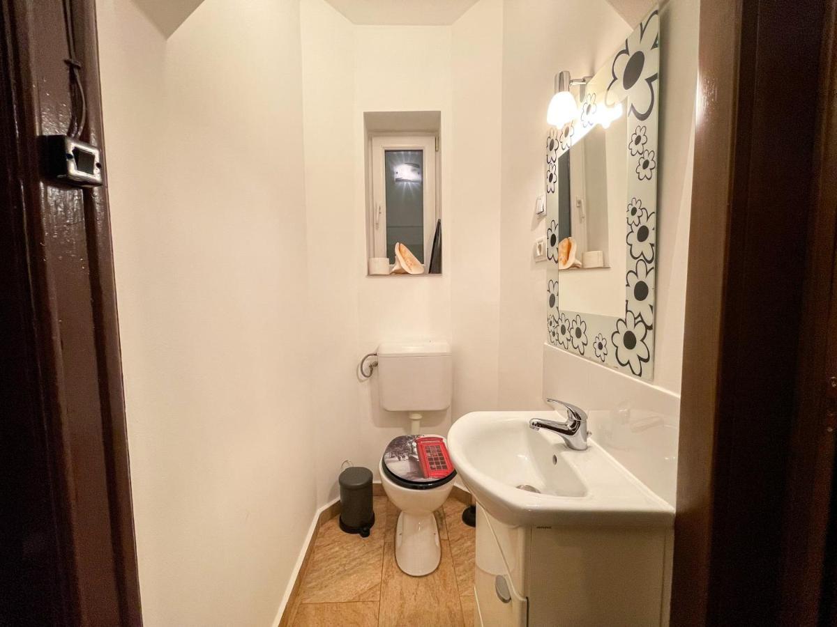 Central Apartment W/ Fire Place - Ground Floor Bucarest Extérieur photo
