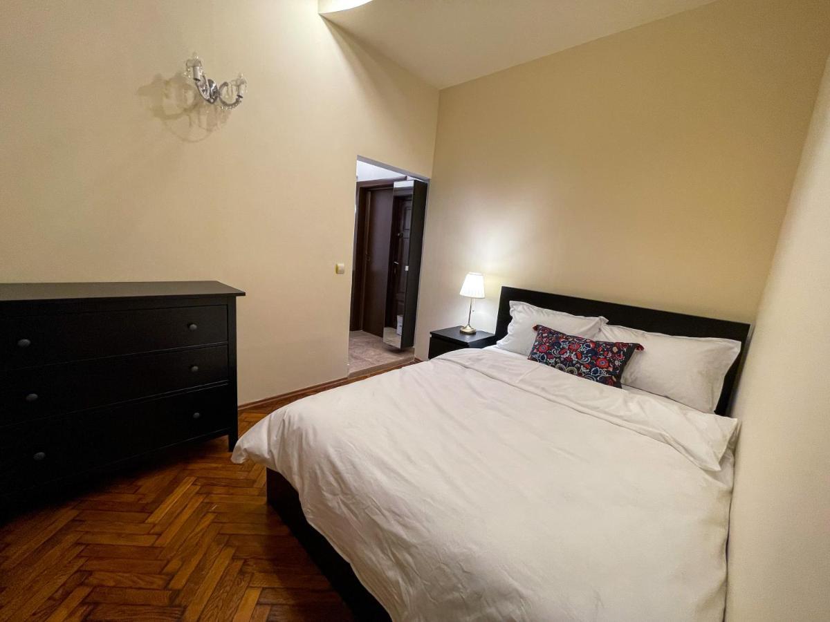 Central Apartment W/ Fire Place - Ground Floor Bucarest Extérieur photo